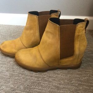 ⭐️ PRICED TO SELL! Sorel Chelsea Wedge Boots